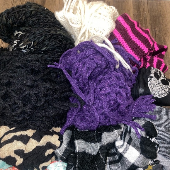 Scarf/ Scarves 🧣 - Picture 2 of 8